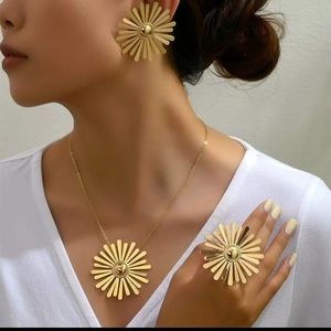 Golden Flower Girl ring